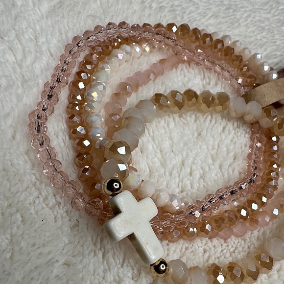 Beaded Bracelets Pretty Neutral Cream & Soft Pink Set of 5 w/a Cross Charm NWOT - Picture 8 of 12
